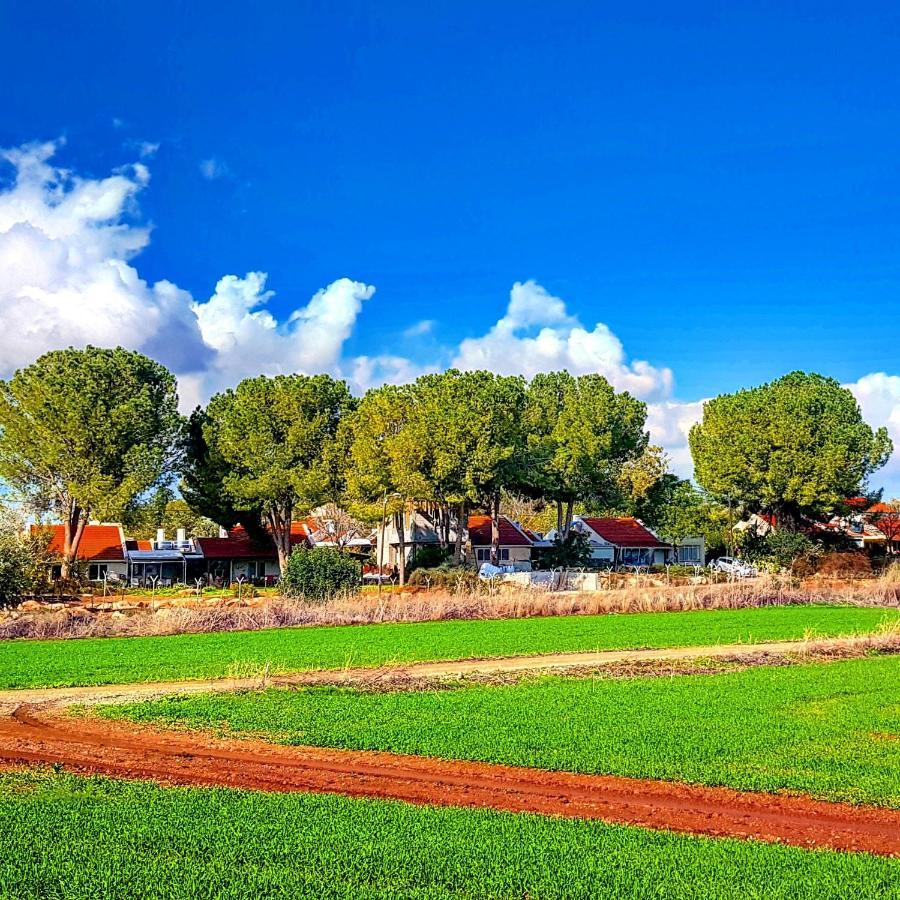 Kibbutz Nachshon Bed and Breakfast Exterior foto